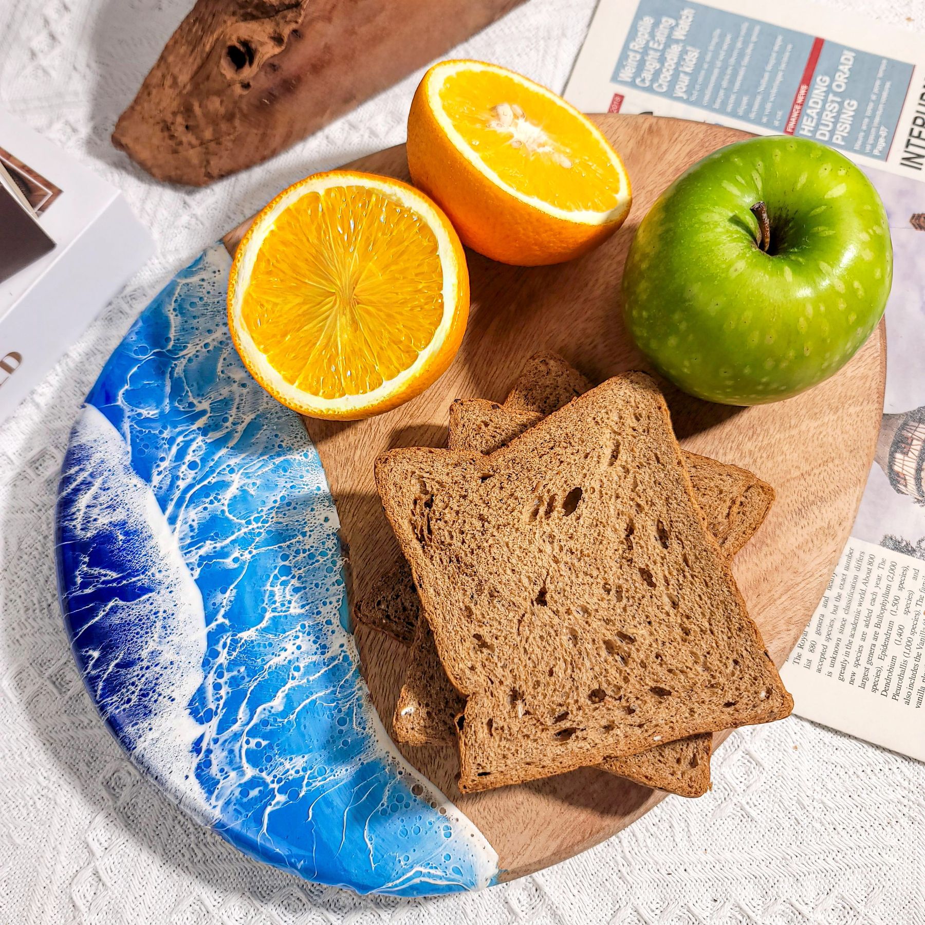 Thớt gỗ resin xanh góc sóng – Dáng giọt nước có lỗ treo - View 1