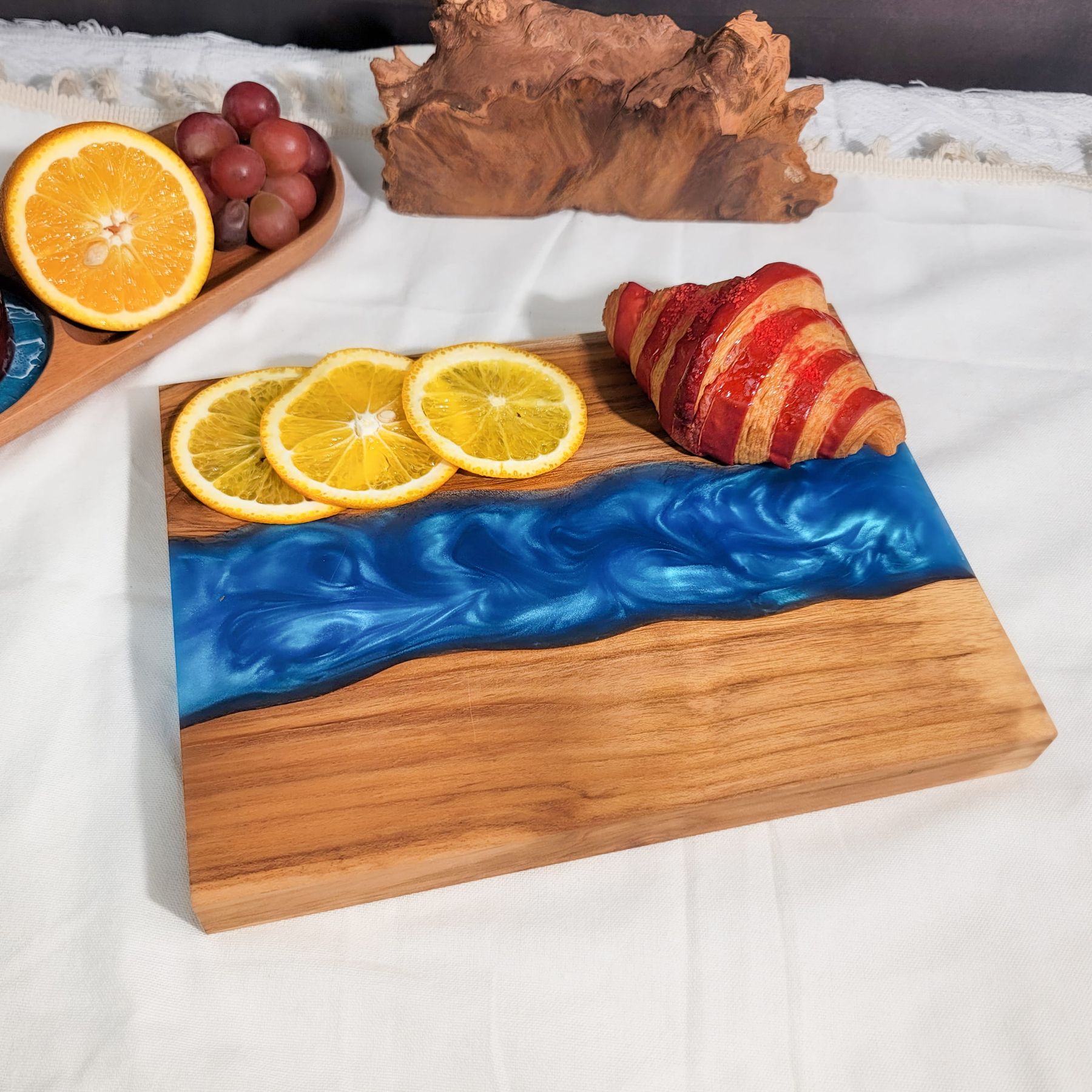 Thớt Gỗ Resin Dòng Sông Xanh Nghệ Thuật - View 1