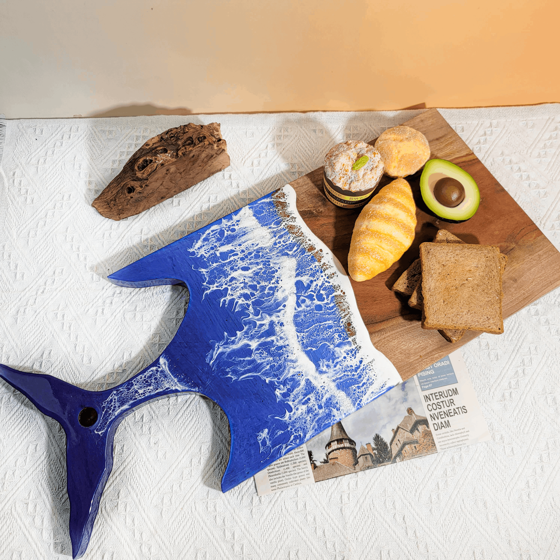 Thớt Gỗ Resin Sóng Biển Xanh Dương Dáng Đuôi Cá – Thiết Kế Nghệ Thuật Handmade - View 1